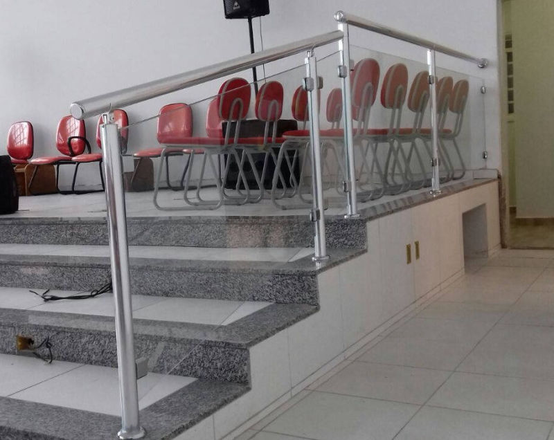 guarda corpo de vidro temperado vidraçaria santiago em araçoiaba da serra